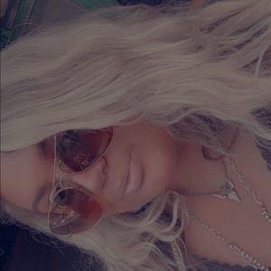 Meet your Posher, Alexandrea